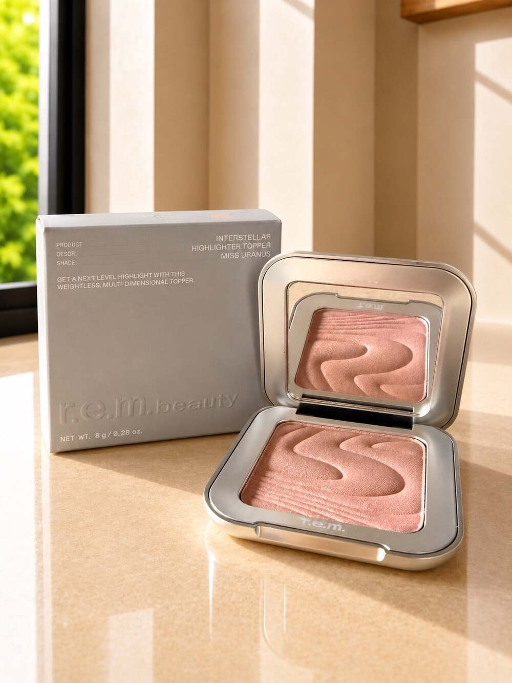 $28 r.e.m. Beauty Interstellar Highlighter Topper Miss Uranus 8g